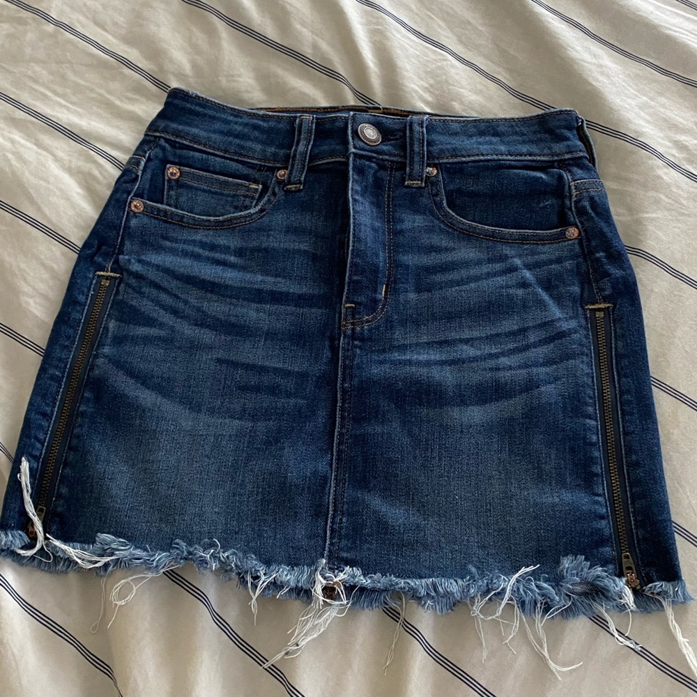 Zipper mini skirt dark wash stretchy material